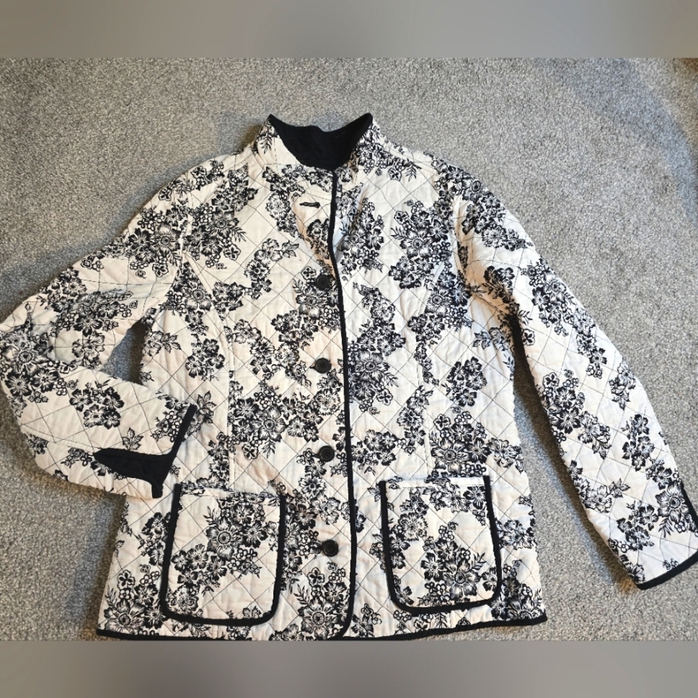 Vintage Quilted Floral Black & White Button Jacket with Pockets